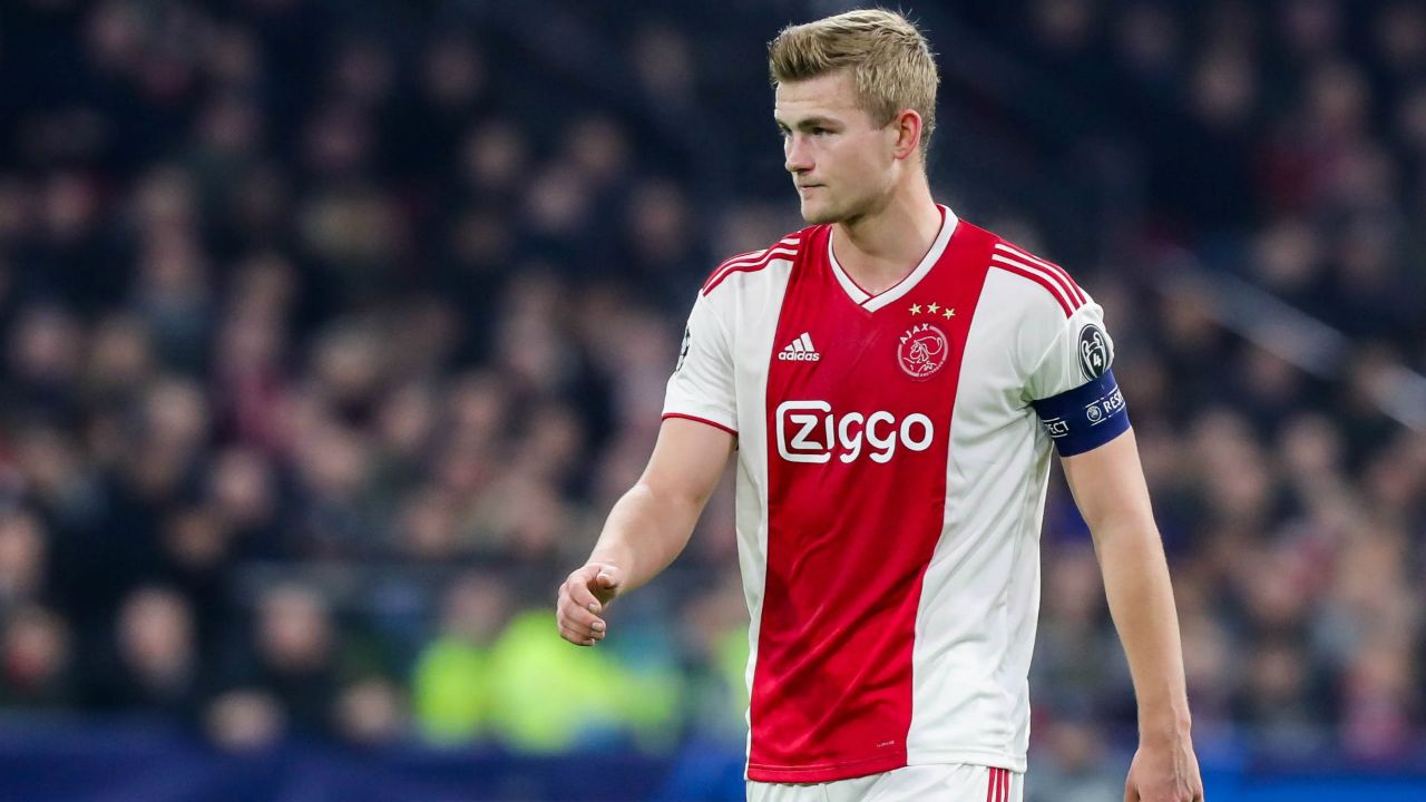 球迷们更加 球迷们更加