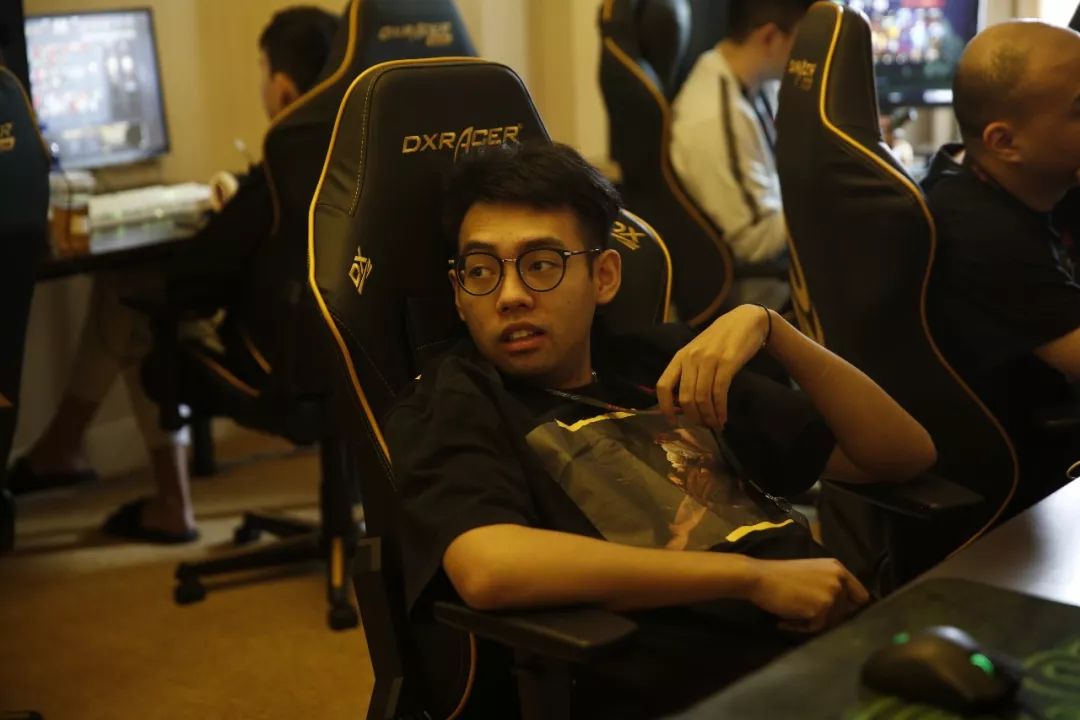 低平球扫到 低平球扫到